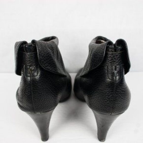 Banana Republic Black Pebbled Leather Heeled Ankle Bootie Sz 7 B - Picture 7 of 7